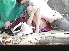 MILF ໄດ້ຊັກຊວນແຟນຂອງລູກສາວຂອງນາງແລະດູດເອົາ boner ຂອງລາວ
